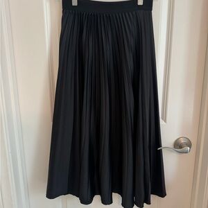H&M Classic Black Midi Skirt